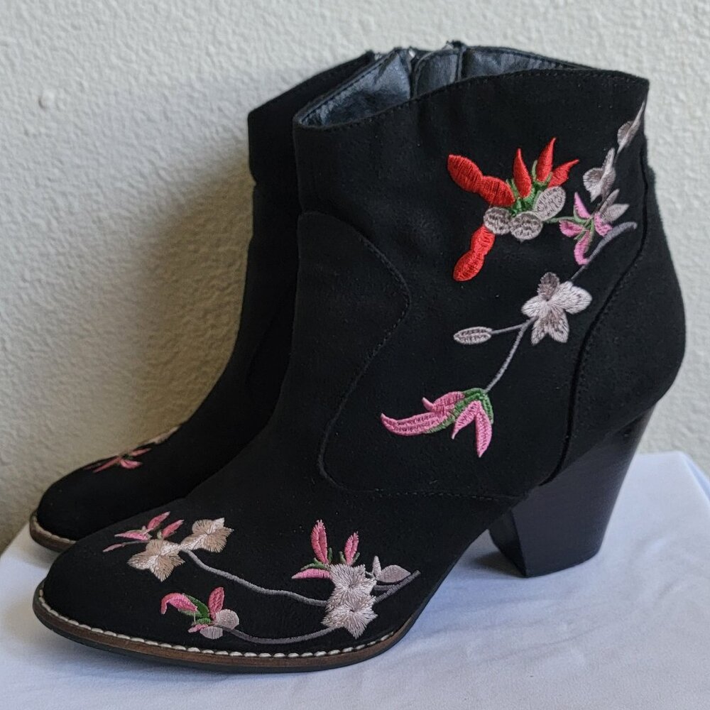 Diba  Black Floral Embroidered Rosalie Boots Sz 9